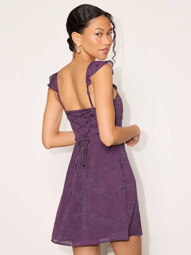 Purple mini dress, floral jacquard, square neckline, ruched bodice, cap sleeves