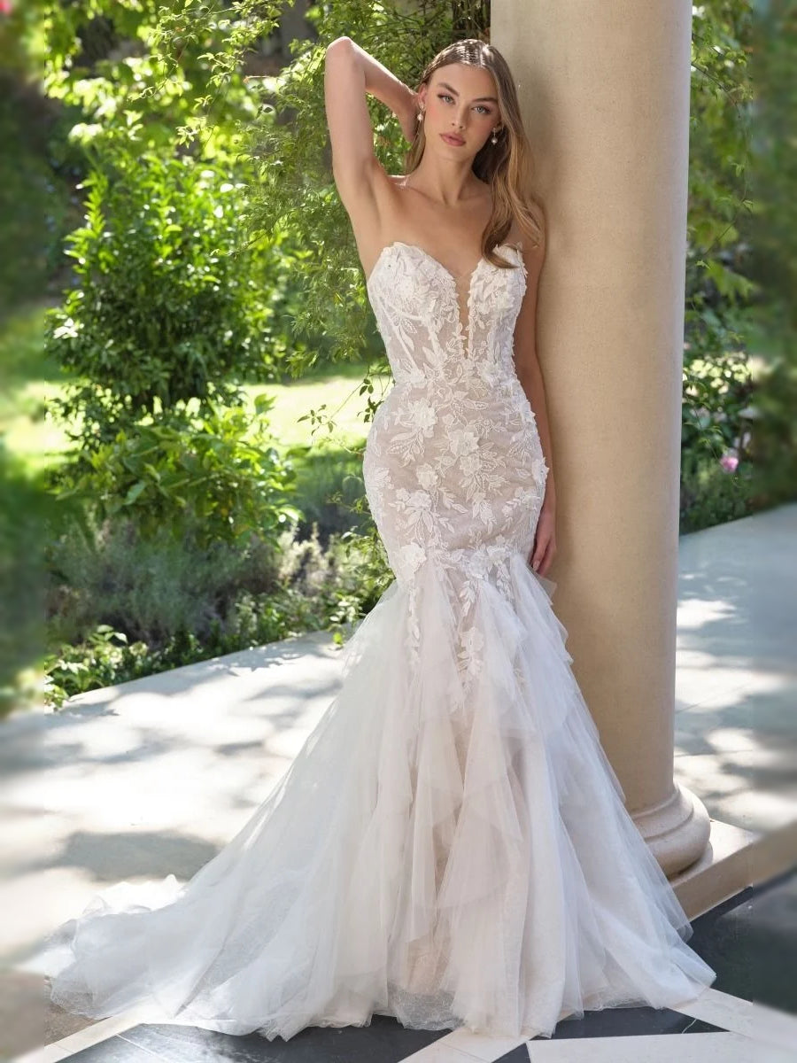 Ivory lace sweetheart mermaid wedding dress with layered tulle skirt and train