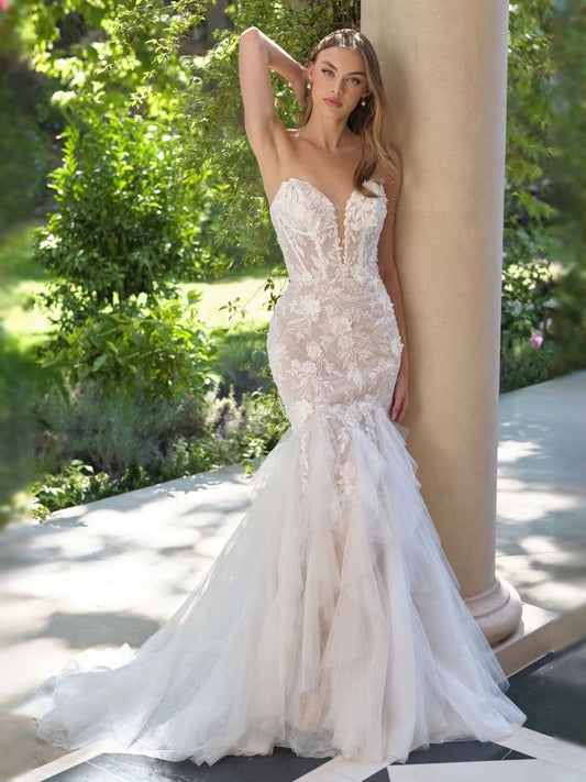 Ivory lace sweetheart mermaid wedding dress with layered tulle skirt and train