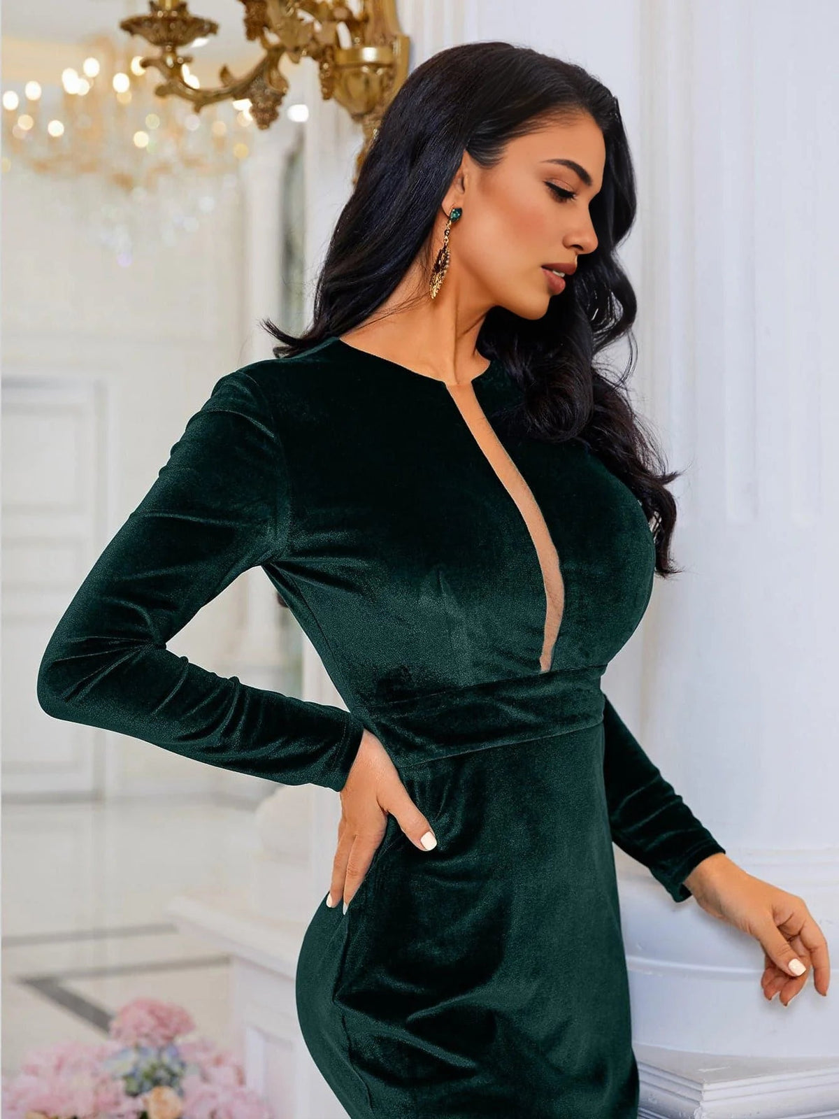 Deep green long-sleeve V-neck mermaid maxi formal dress, fitted silhouette