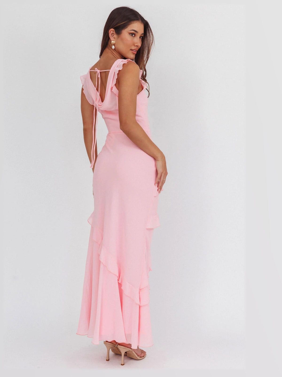 Pink formal dress with satin construction and maxi hem