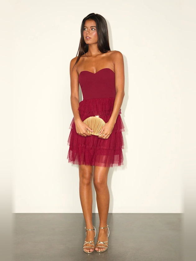 Wine-red strapless mini tulle dress with tiered ruffles and sweetheart neckline