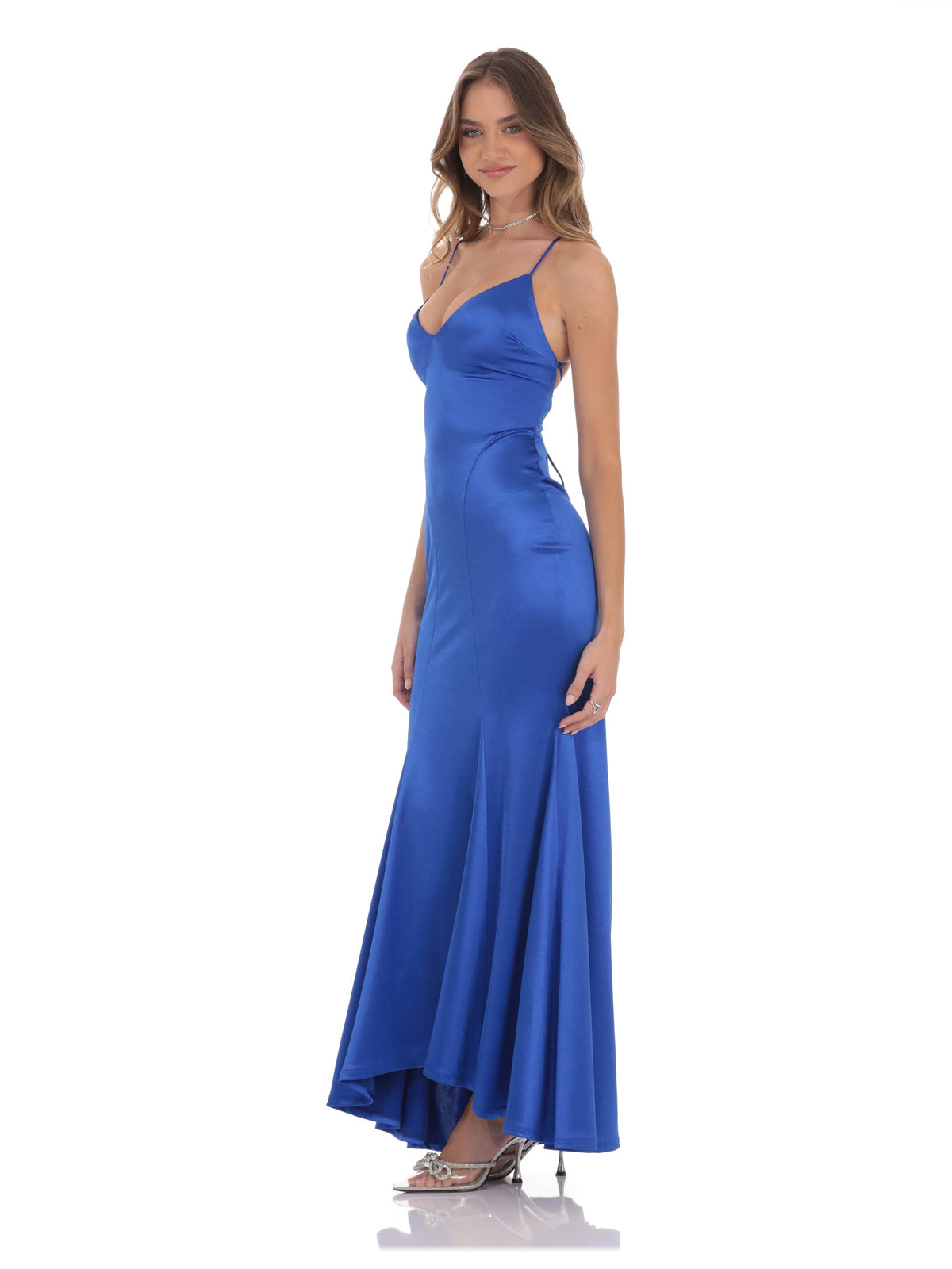 Blue bridesmaid dress with satin construction and maxi hem
