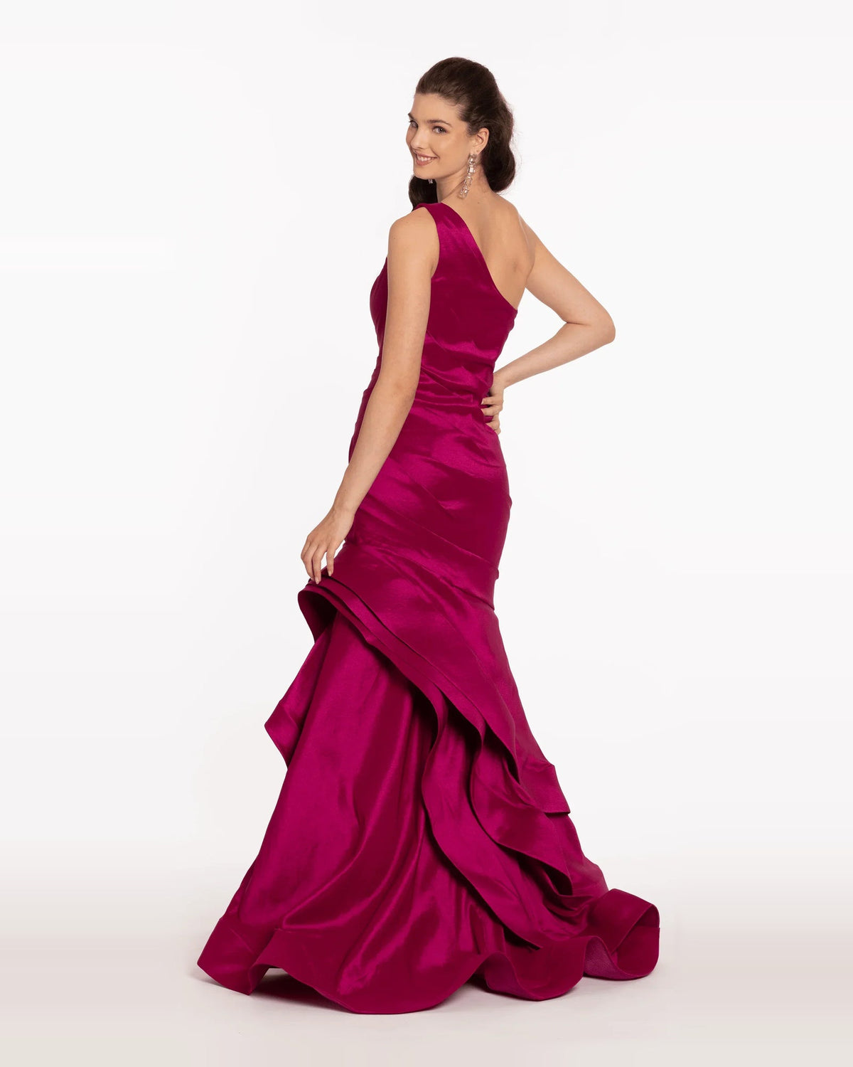One-shoulder mermaid maxi prom dress in magenta, side view with tiered skirt