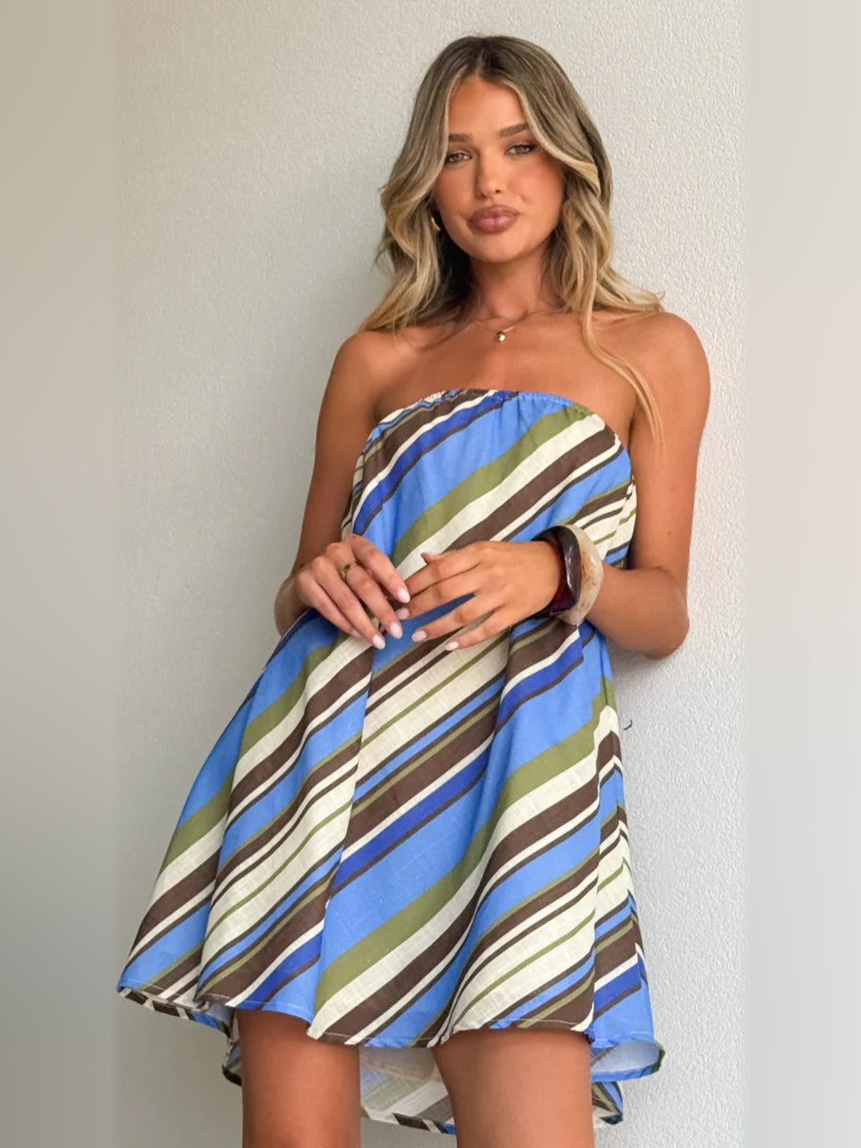 Strapless mini dress with multicolor diagonal stripes, structured bodice and flared skirt