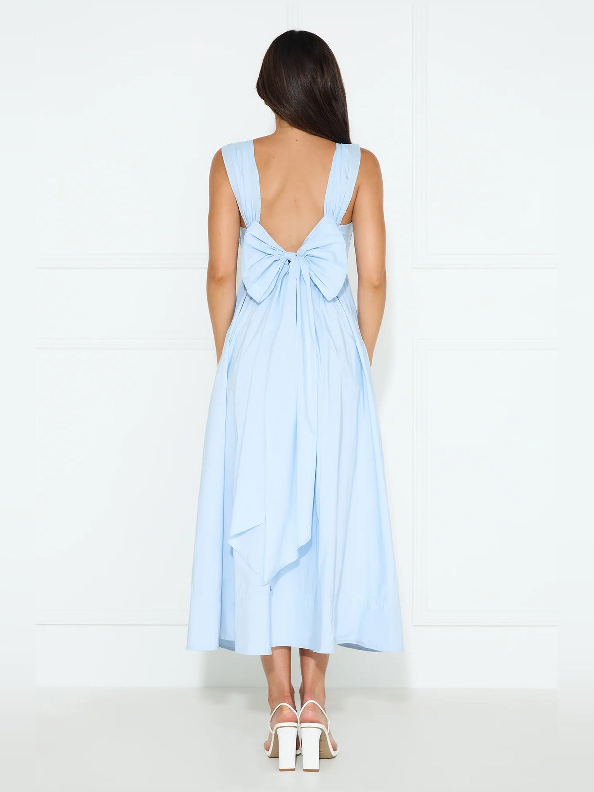 Light blue sleeveless midi dress, V-back with bow, back view