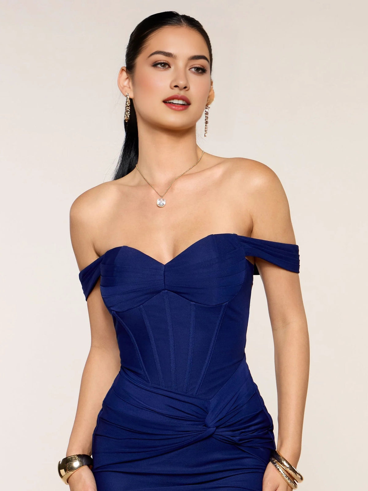 Blue off-shoulder sweetheart bodycon mini dress with gathered center ruching