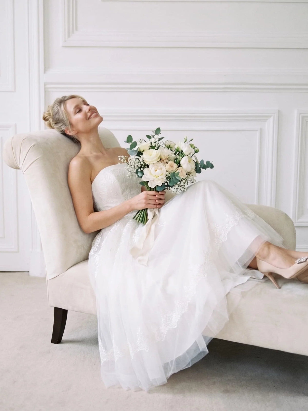 Ivory strapless A-line short wedding dress with sweetheart neckline, lace bodice, bouquet