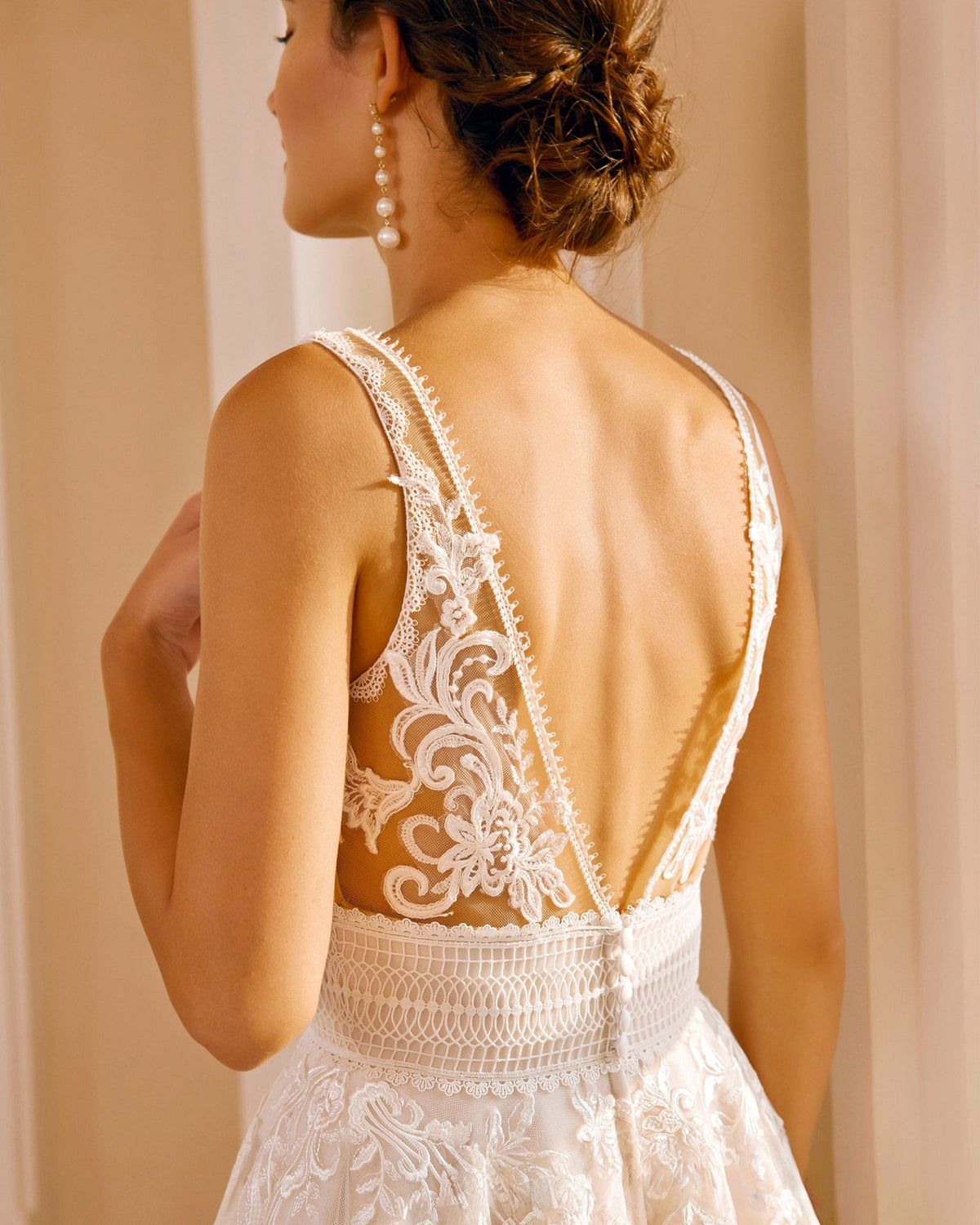 sleeveless v-neck lace tulle chapel train wedding dress - image 9
