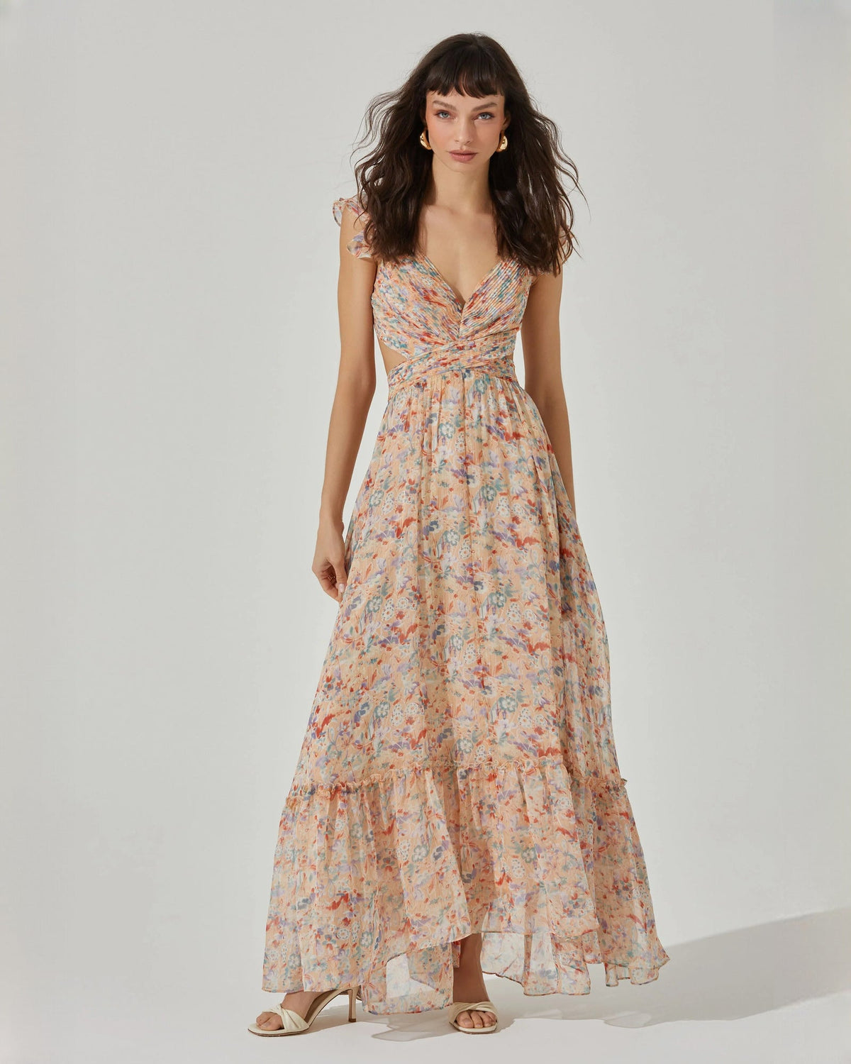 Floral chiffon maxi dress with V-neck and tiered skirt, light peach and coral print