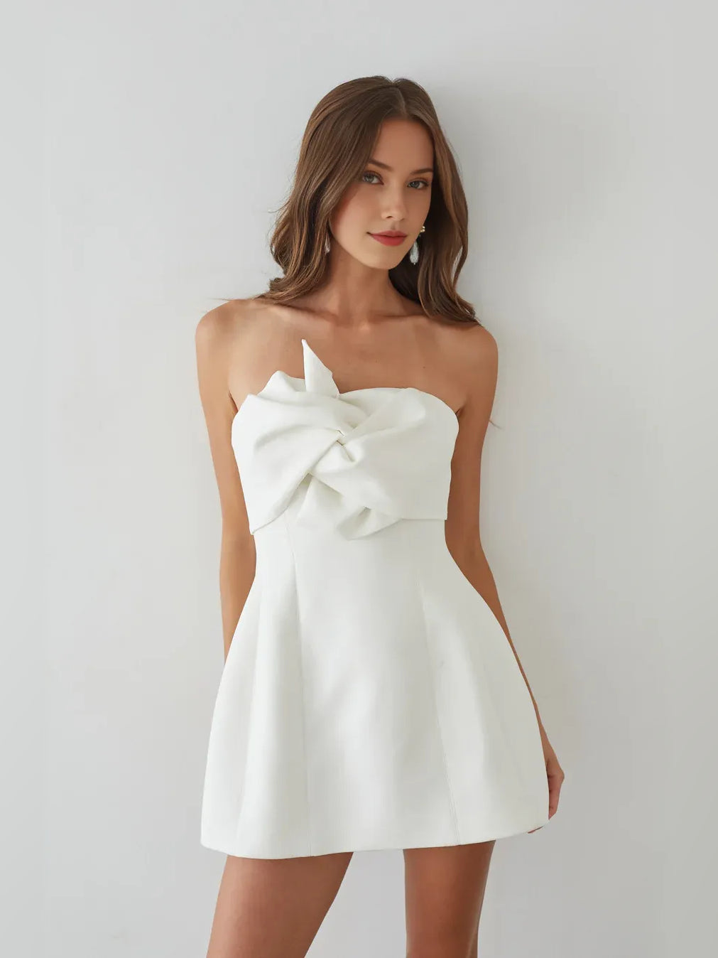 White strapless A-line mini crepe dress with big bow at the front